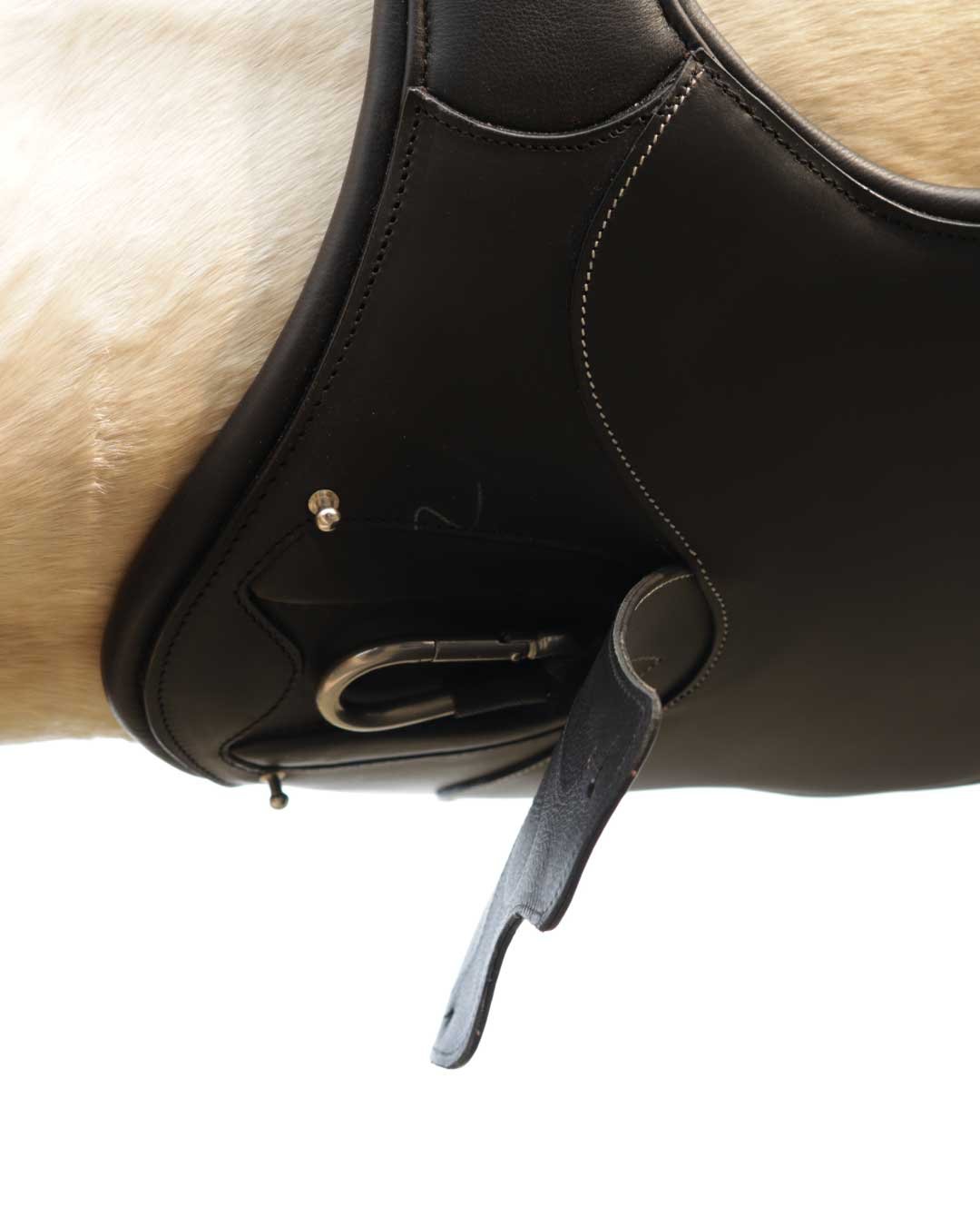 Tajmahal leather stud girth with carabiner cover panel - Image 3